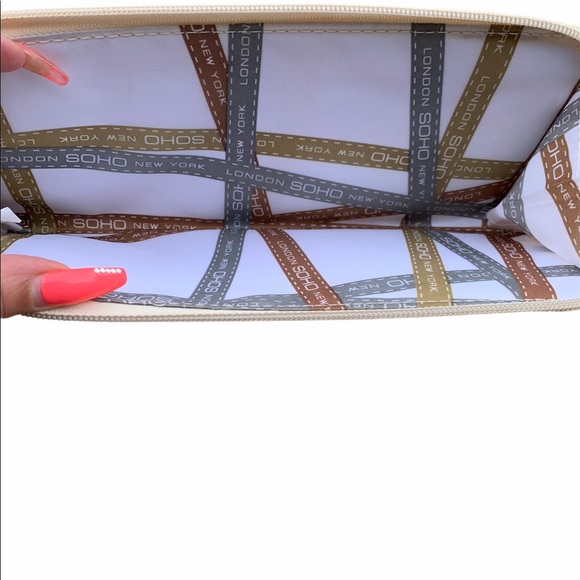 London Soho New York Wristlet - Picture 2 of 6